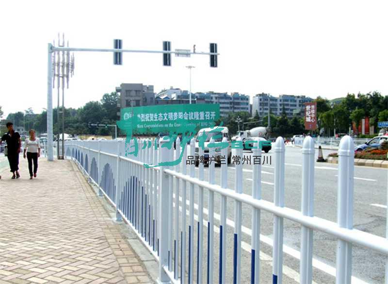 img of 人行道道路邊緣護(hù)欄工程