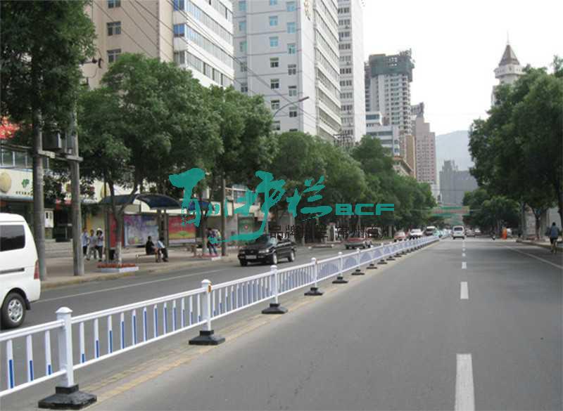img of 甘肅蘭州經(jīng)濟(jì)型道路護(hù)欄工程