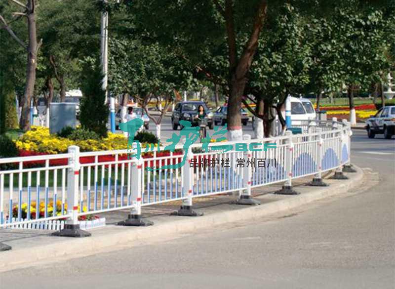 山西長治三桿經(jīng)濟型護欄工程
