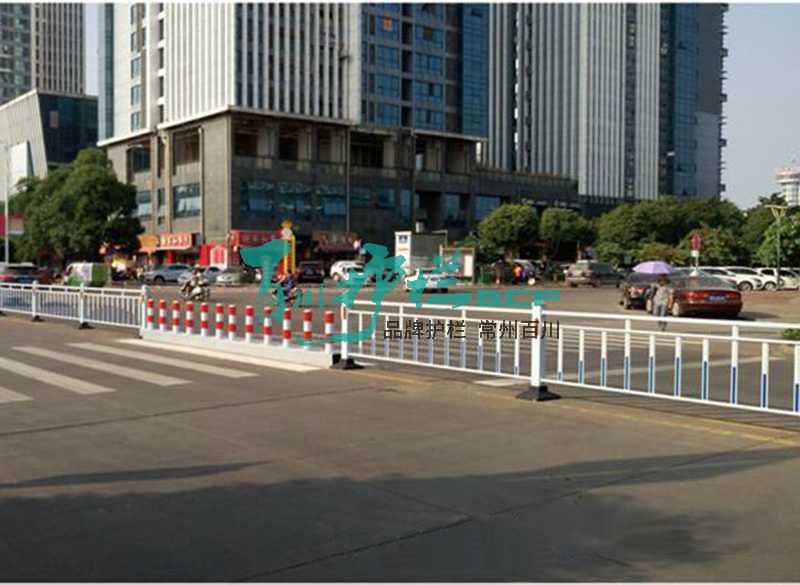 廣西南寧常規(guī)護欄工程