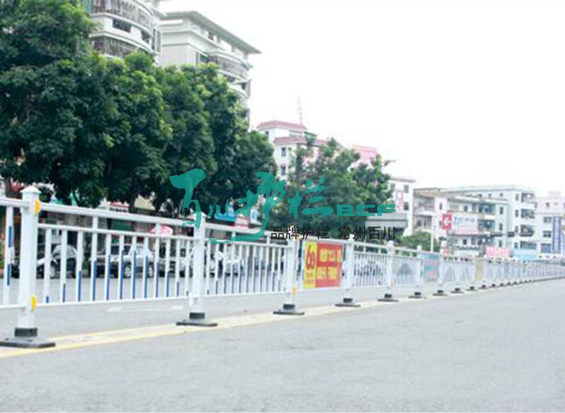 img of 廣東東莞三桿經(jīng)濟型護欄工程